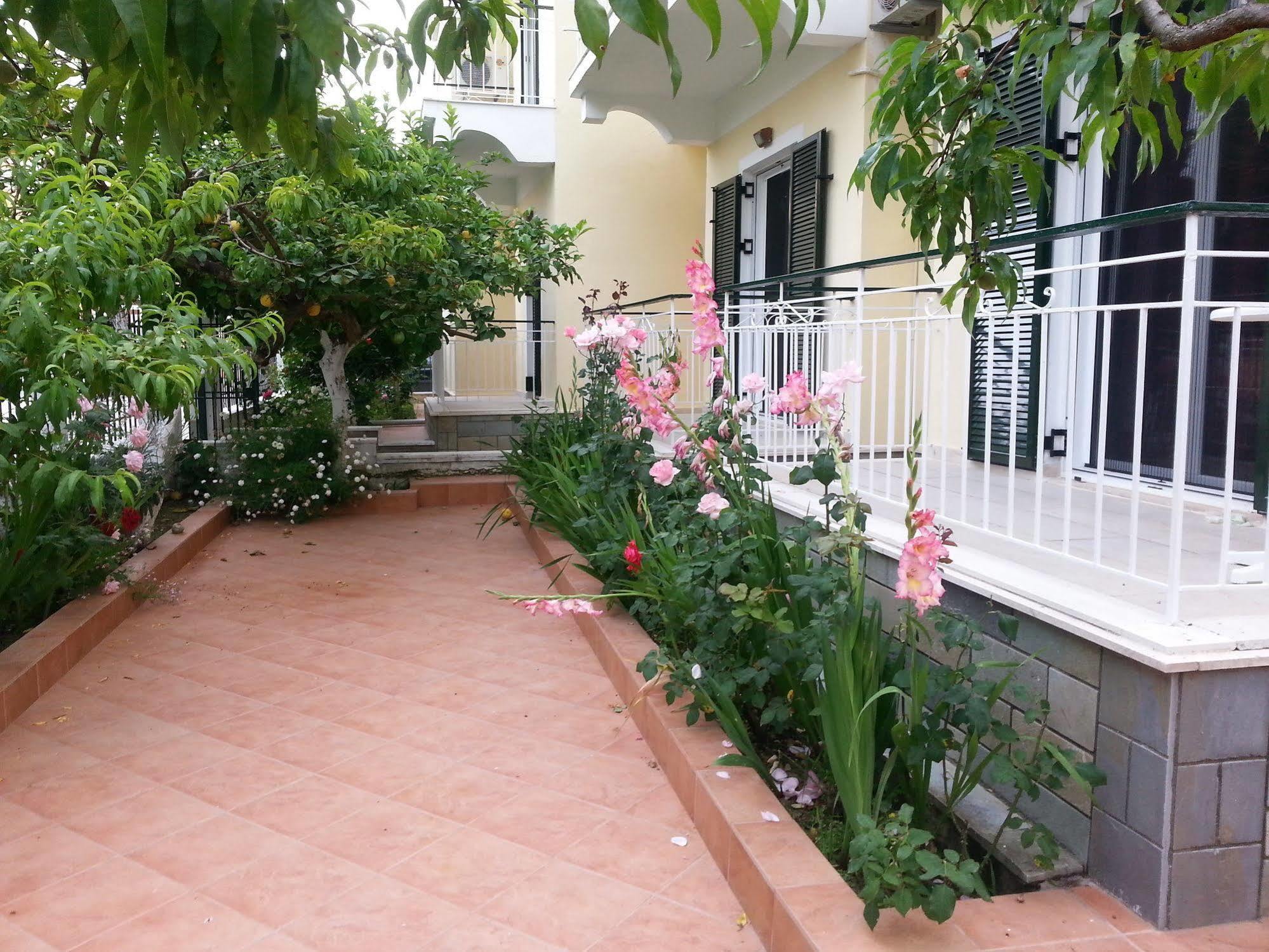 Elenas Garden Daire Kávos Dış mekan fotoğraf